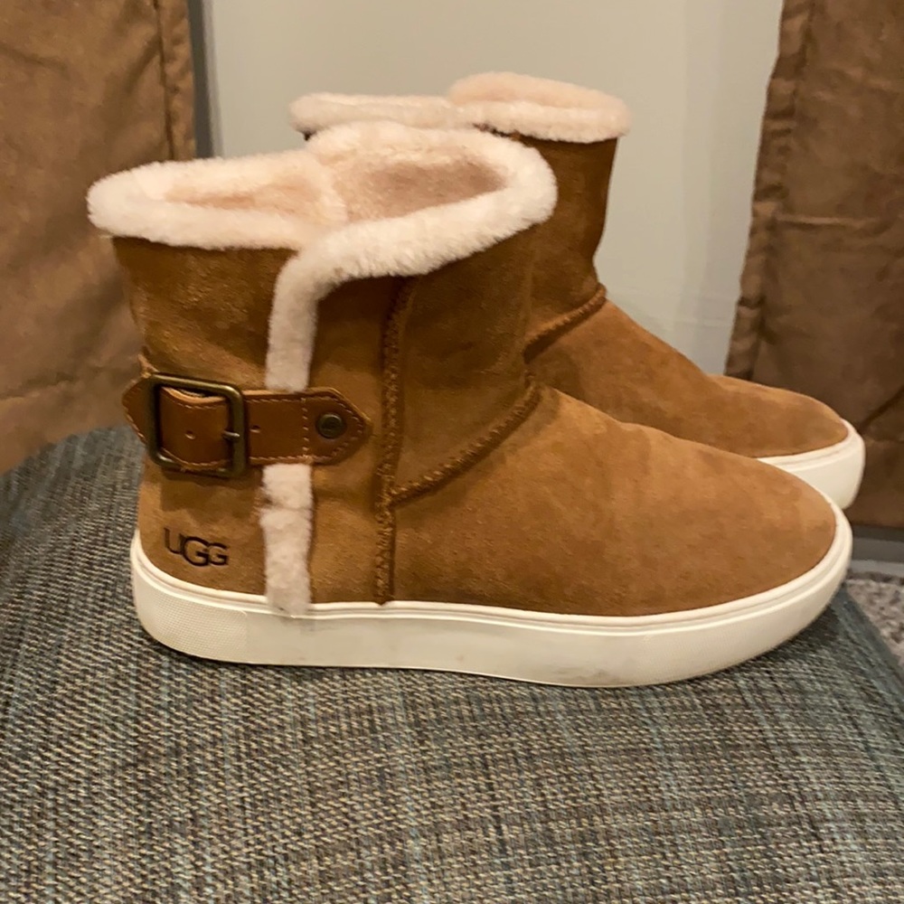 Ugh boots with tennis shoe bottoms size 9